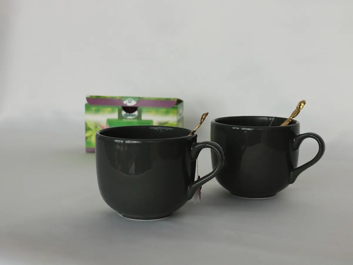 Green Tea vs. Black Tea: A Beginner's Guide to Taste, Caffeine, and Brewing