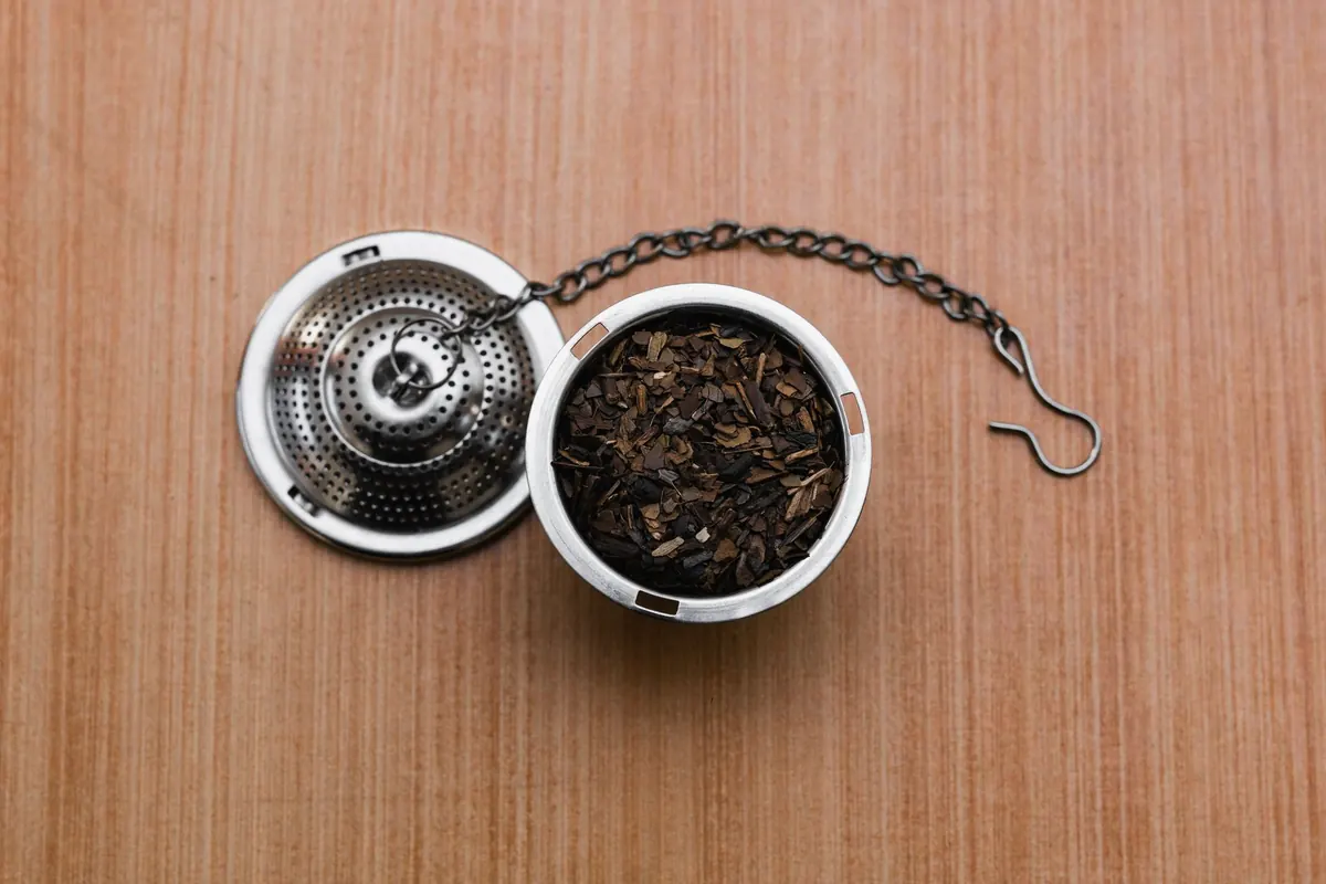 How to Brew Loose-Leaf Tea Without a Teapot: 4 Everyday Methods